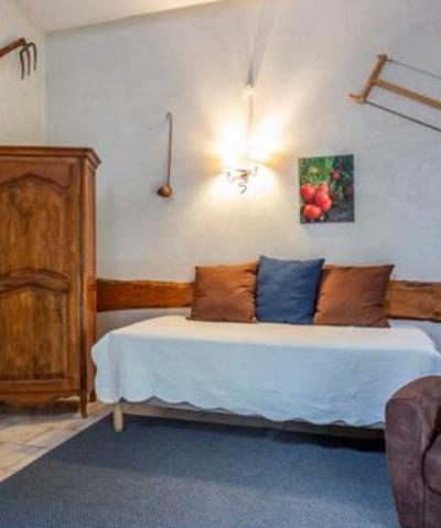 Lovely Villa with Pool in Parkland Gardens