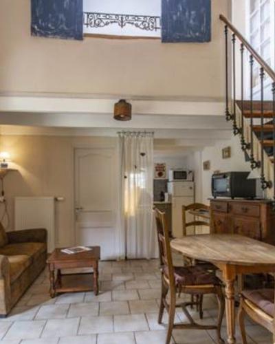 Lovely Villa with Pool in Parkland Gardens