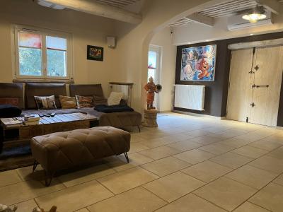 Lovely Villa with Pool in Parkland Gardens