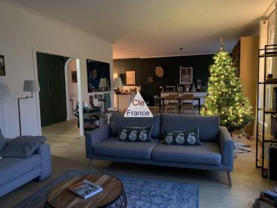 Splendid Apartment in Top Quality Fittings