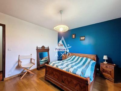 Detached House with Landscaped Garden