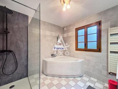 Detached House with Landscaped Garden