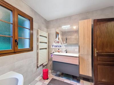 Detached House with Landscaped Garden