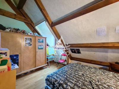 Detached House with Landscaped Garden