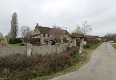 Detached Country House with Outbuilding