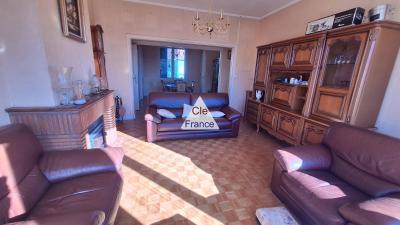 Detached House with Garden by the RIver