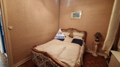 Detached House with Garden by the RIver