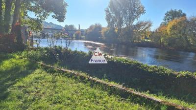 Detached House with Garden by the RIver