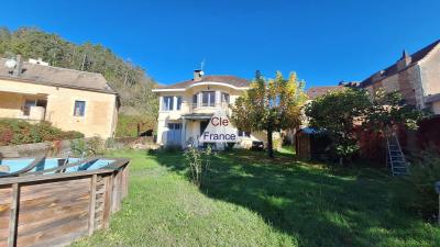 Detached House with Garden by the RIver