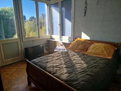 Detached House with Garden by the RIver