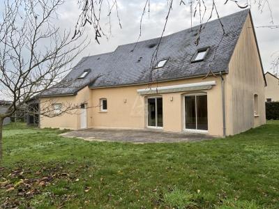 Contemporary Detached House with Landscaped Garden