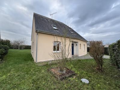 Contemporary Detached House with Landscaped Garden