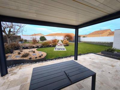 Contemporary Detached House with Garden