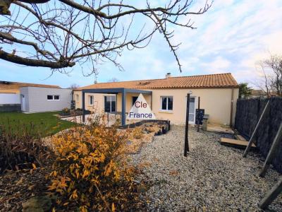 Contemporary Detached House with Garden