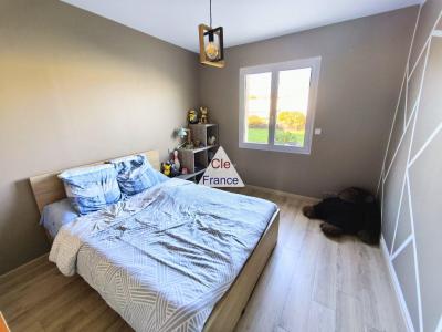 Contemporary Detached House with Garden