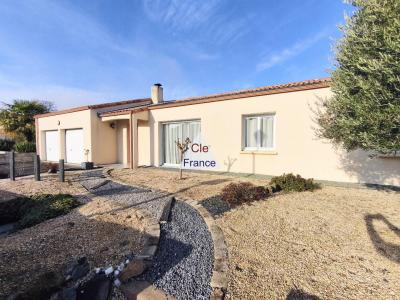 Contemporary Detached House with Garden