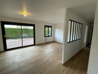 Modern Detached House with Garden