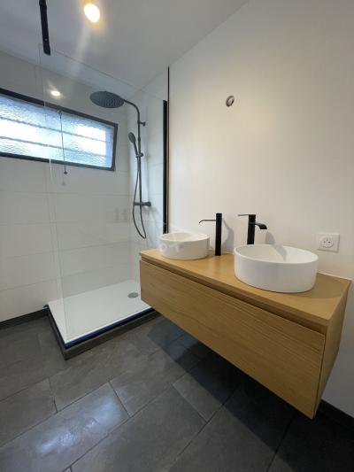 Modern Detached House with Garden