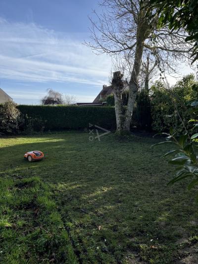 Modern Detached House with Garden