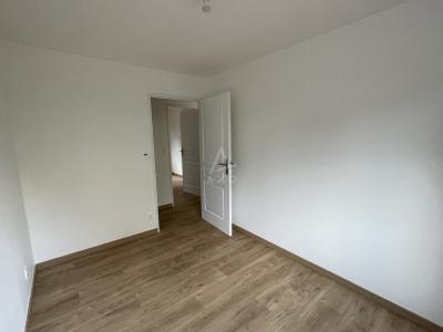 Modern Detached House with Garden