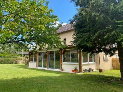 Detached Country House with Landscaped Garden