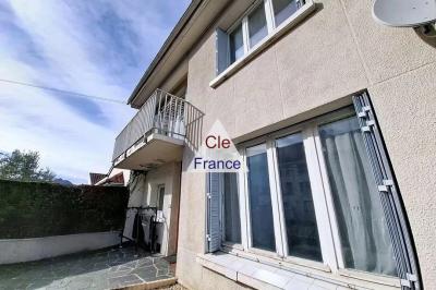 Town House with Garden in Lourdes