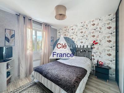 Detached House with Landscaped Garden