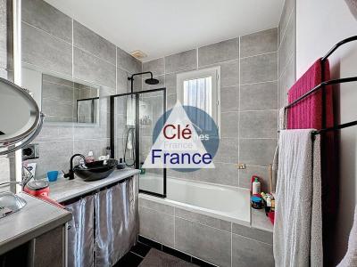 Detached House with Landscaped Garden