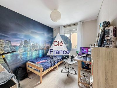 Detached House with Landscaped Garden