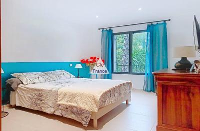 New Apartment in Calm Location by the Med