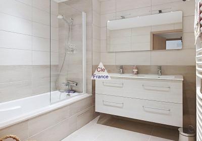 New Apartment in Calm Location by the Med