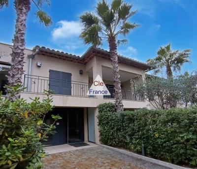 New Apartment in Calm Location by the Med