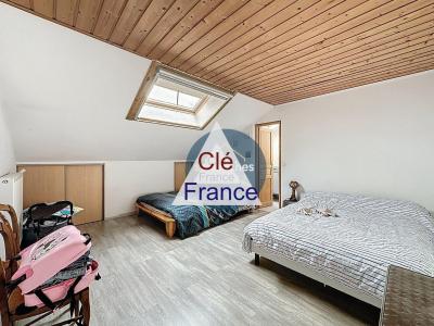 Contemporary Detached House with Landscaped Garden