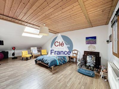 Contemporary Detached House with Landscaped Garden