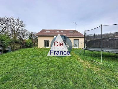 Contemporary Detached House with Landscaped Garden