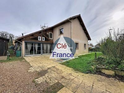 Contemporary Detached House with Landscaped Garden