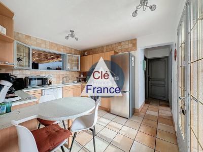 Contemporary Detached House with Landscaped Garden