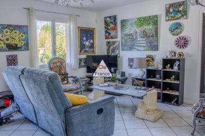 Detached House with Beautiful Landscaped Garden