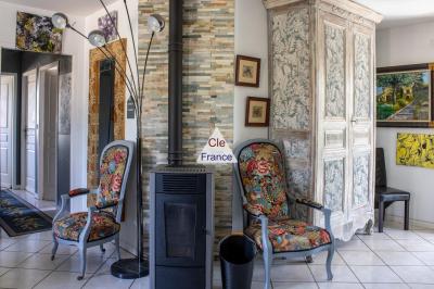 Detached House with Beautiful Landscaped Garden