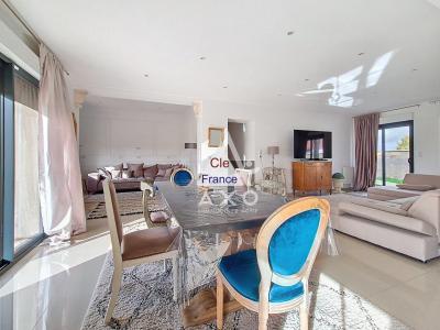 Detached House with Landscaped Garden