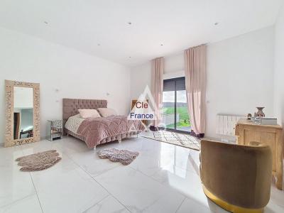 Detached House with Landscaped Garden