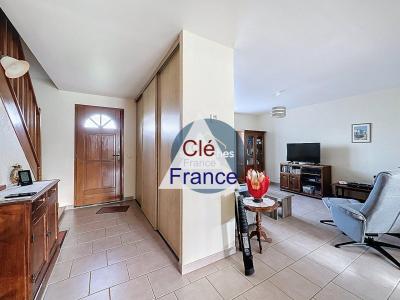 Detached House with Garden in Nice Location