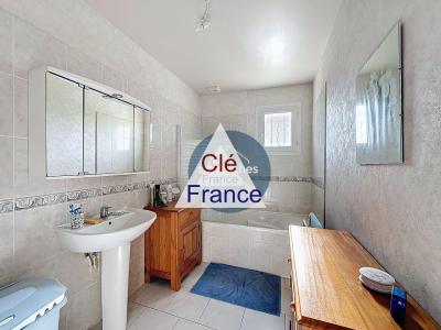 Detached House with Garden in Nice Location