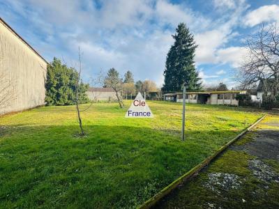 Detached House with Garden and Garage
