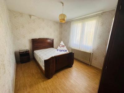 Detached House with Garden and Garage