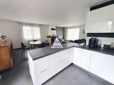 Detached House with Landscaped Garden