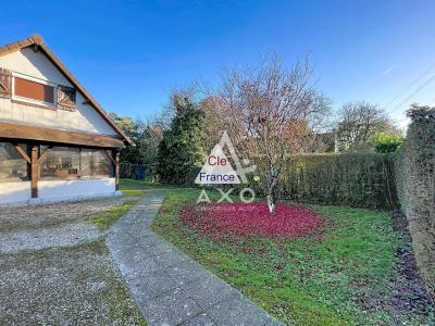 Detached House with Indoor Swimming Pool