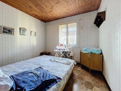 Detached House with Indoor Swimming Pool