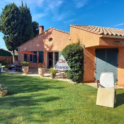 Detached House with Pool in Landscaped Garden