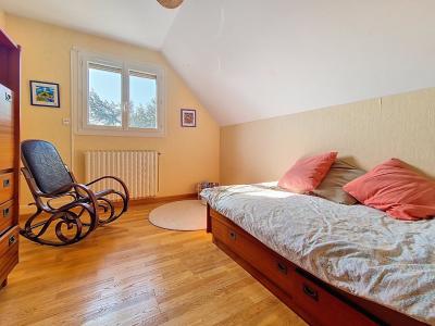 Detached House with Garden by the River Vernisson